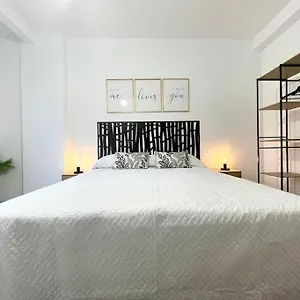 Elegancia Junto Al Rectorado. Apartamento